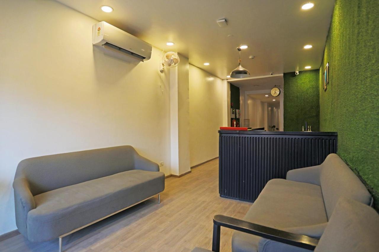 ניו דלהי Hotel Yellow Chilli Britannia Chowk- Couple Friendly Local Id Accepted מראה חיצוני תמונה