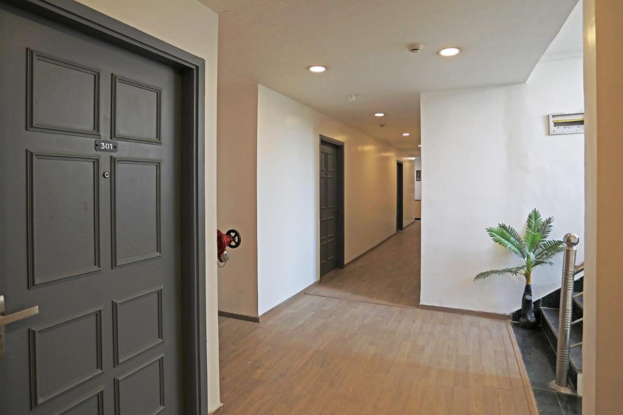 ניו דלהי Hotel Yellow Chilli Britannia Chowk- Couple Friendly Local Id Accepted מראה חיצוני תמונה