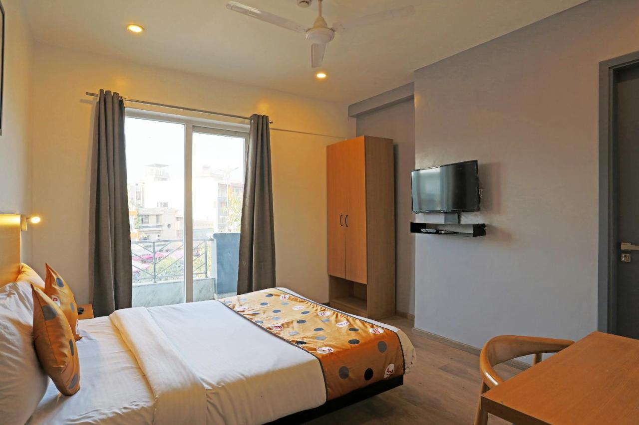 ניו דלהי Hotel Yellow Chilli Britannia Chowk- Couple Friendly Local Id Accepted מראה חיצוני תמונה