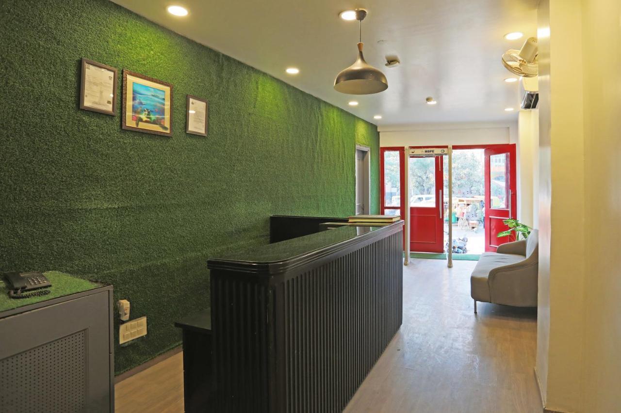 ניו דלהי Hotel Yellow Chilli Britannia Chowk- Couple Friendly Local Id Accepted מראה חיצוני תמונה