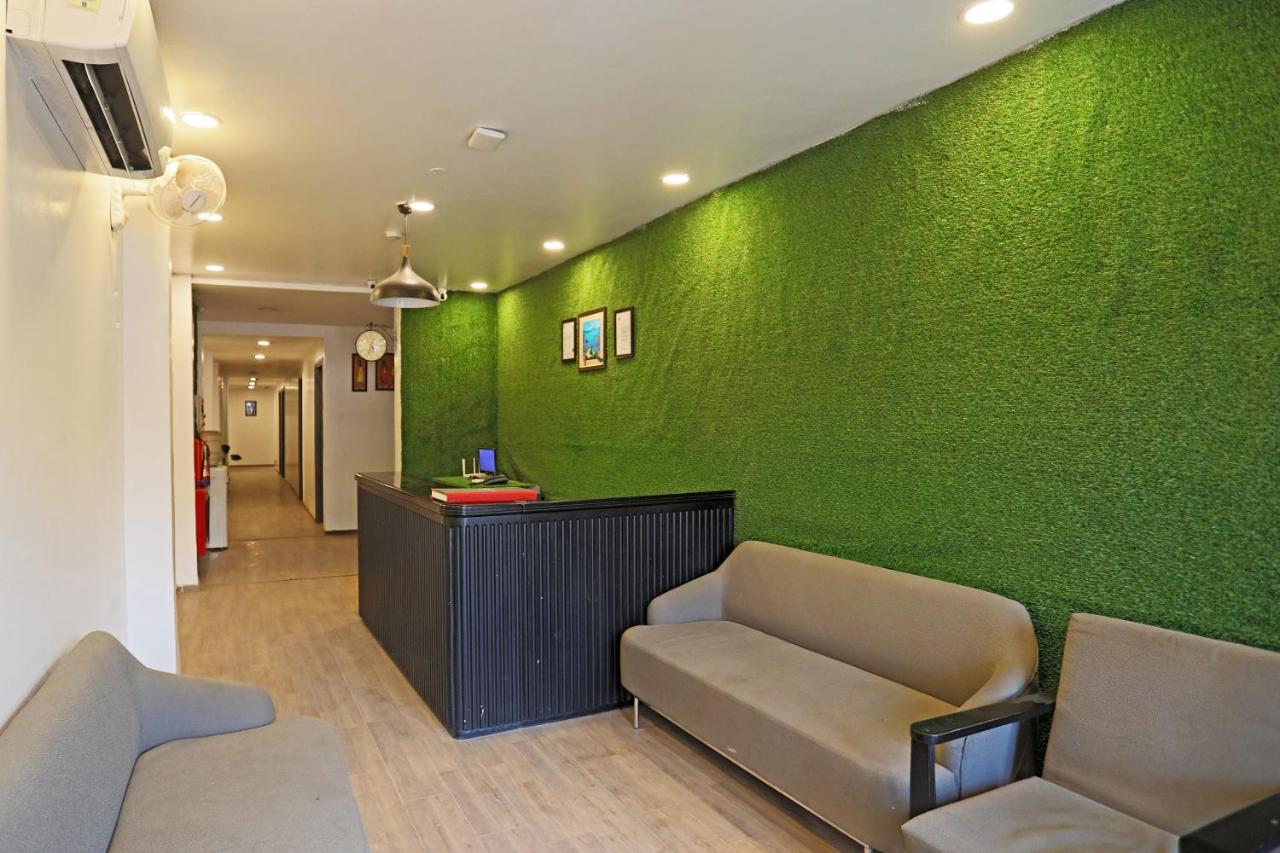 ניו דלהי Hotel Yellow Chilli Britannia Chowk- Couple Friendly Local Id Accepted מראה חיצוני תמונה